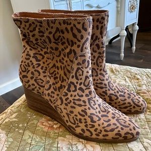 Lucky Brand Wafael Suede Wedge Leopard Print Ankle Boot Size 8